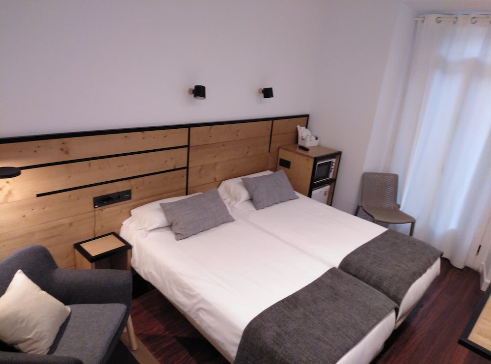 Deluxe Double Room, Balcony, City View photo 3