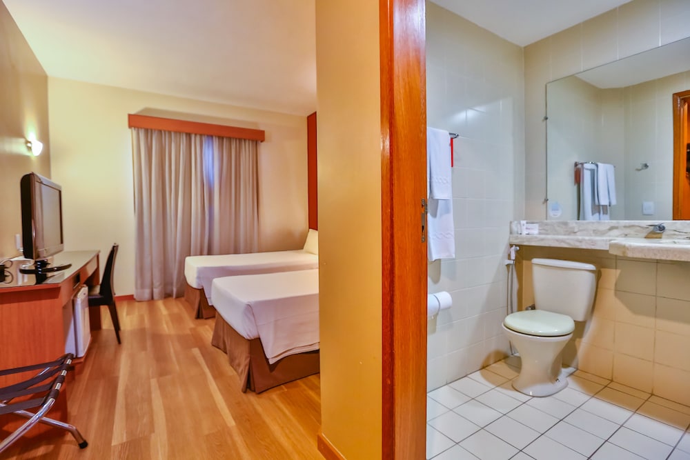 Standard Twin Room, 2 Twin Beds - Photo 1