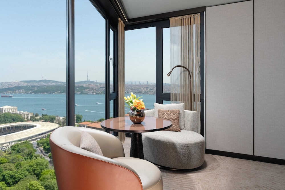 Premium Room, 1 King Bed, Club Lounge Access, Sea View