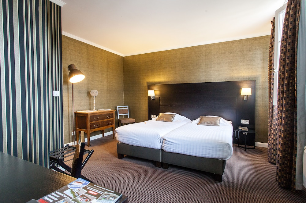 Executive Room - Photo 16