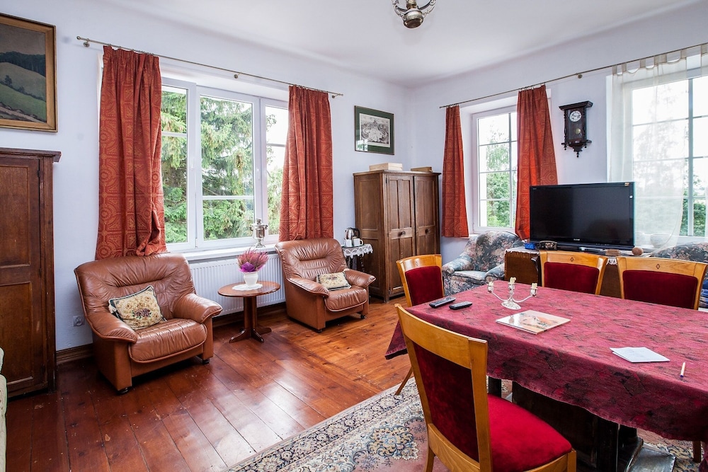 Family Room, Garden View photo 3