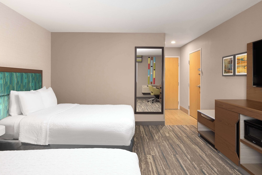 Room, 2 Queen Beds, Accessible, Non Smoking - Photo 4