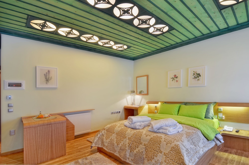 Deluxe Suite, Fireplace