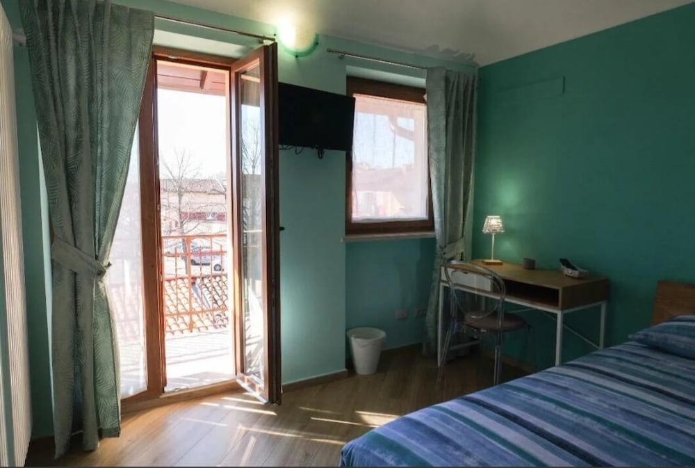 Double Room, 1 Double Bed, Shared Bathroom, City View photo 3