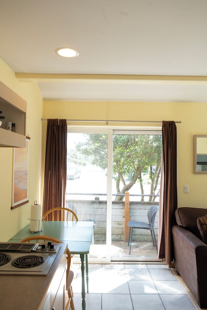 Luxe King Suite photo 3