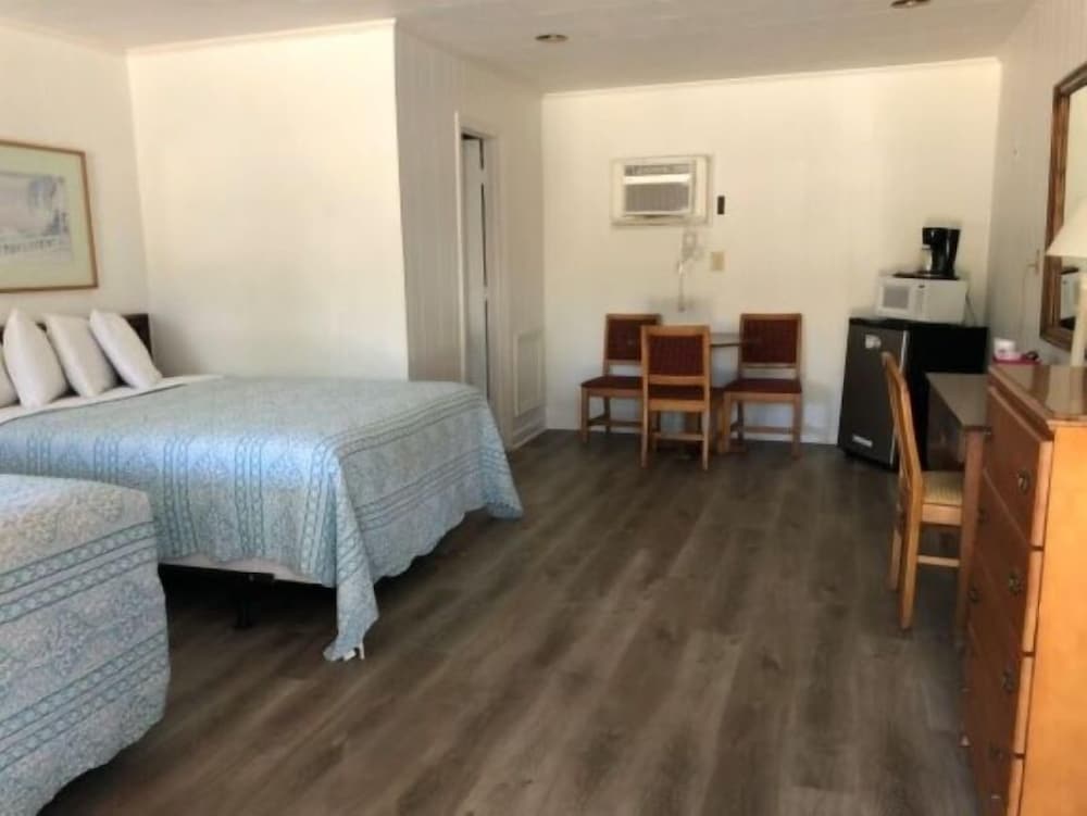 Comfort Room (2 Queen Pet) photo 2