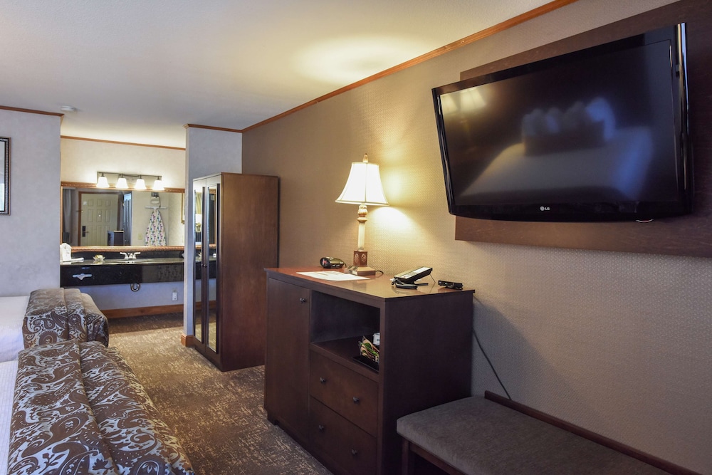 Suite, Multiple Beds, Non Smoking, Courtyard Area (with Sofabed) - Photo 9