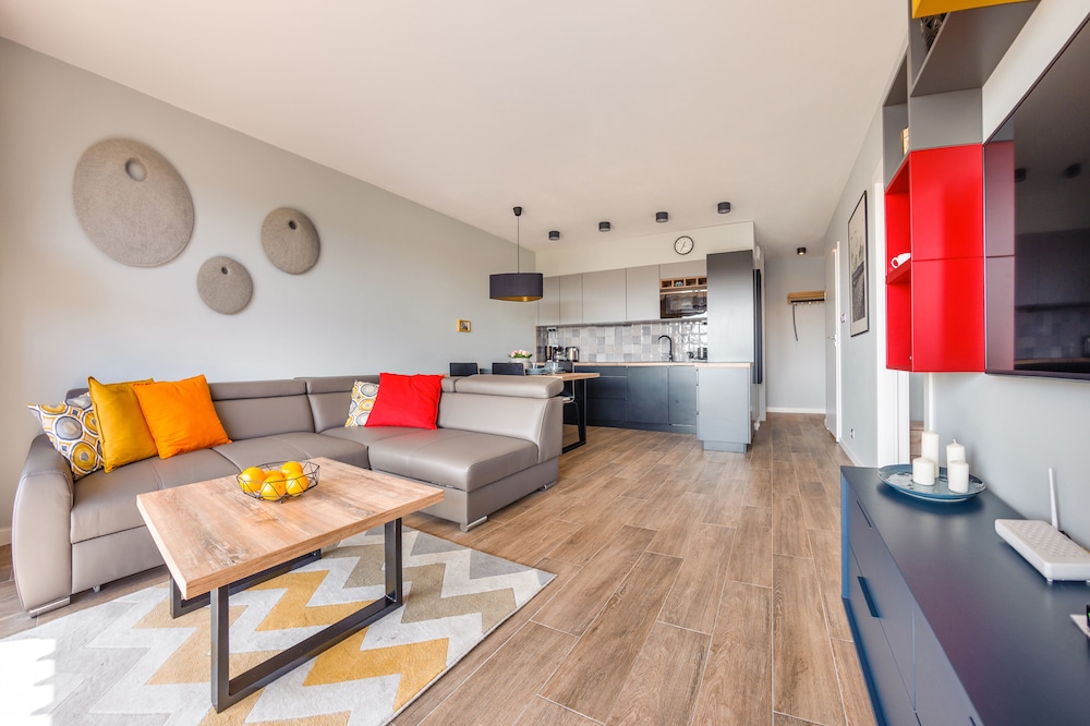 Apartment (30 B)