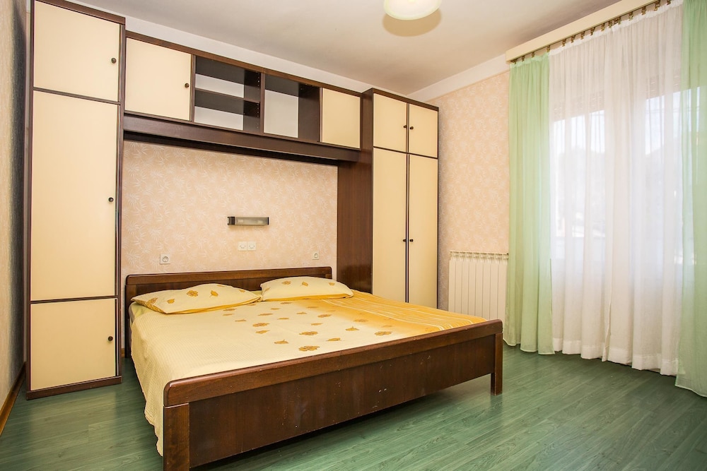 Apartment, Multiple Beds