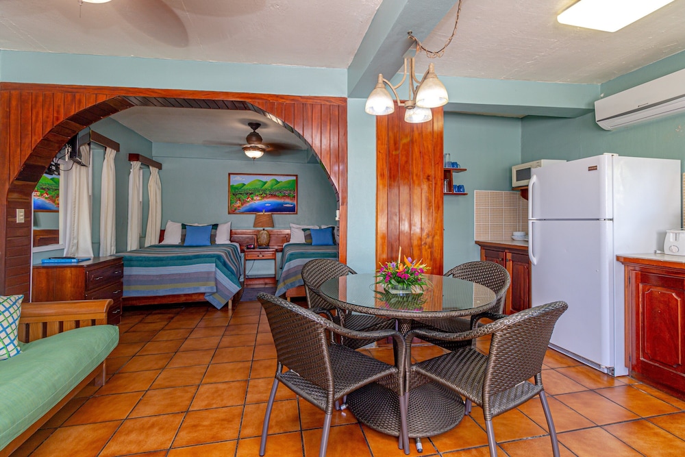 Standard Studio Suite, 2 Double Beds, Kitchen, Courtyard Area photo 3