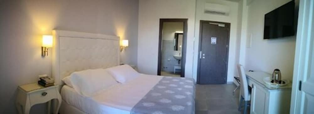 Standard Double Room, Balcony, Garden View photo 3