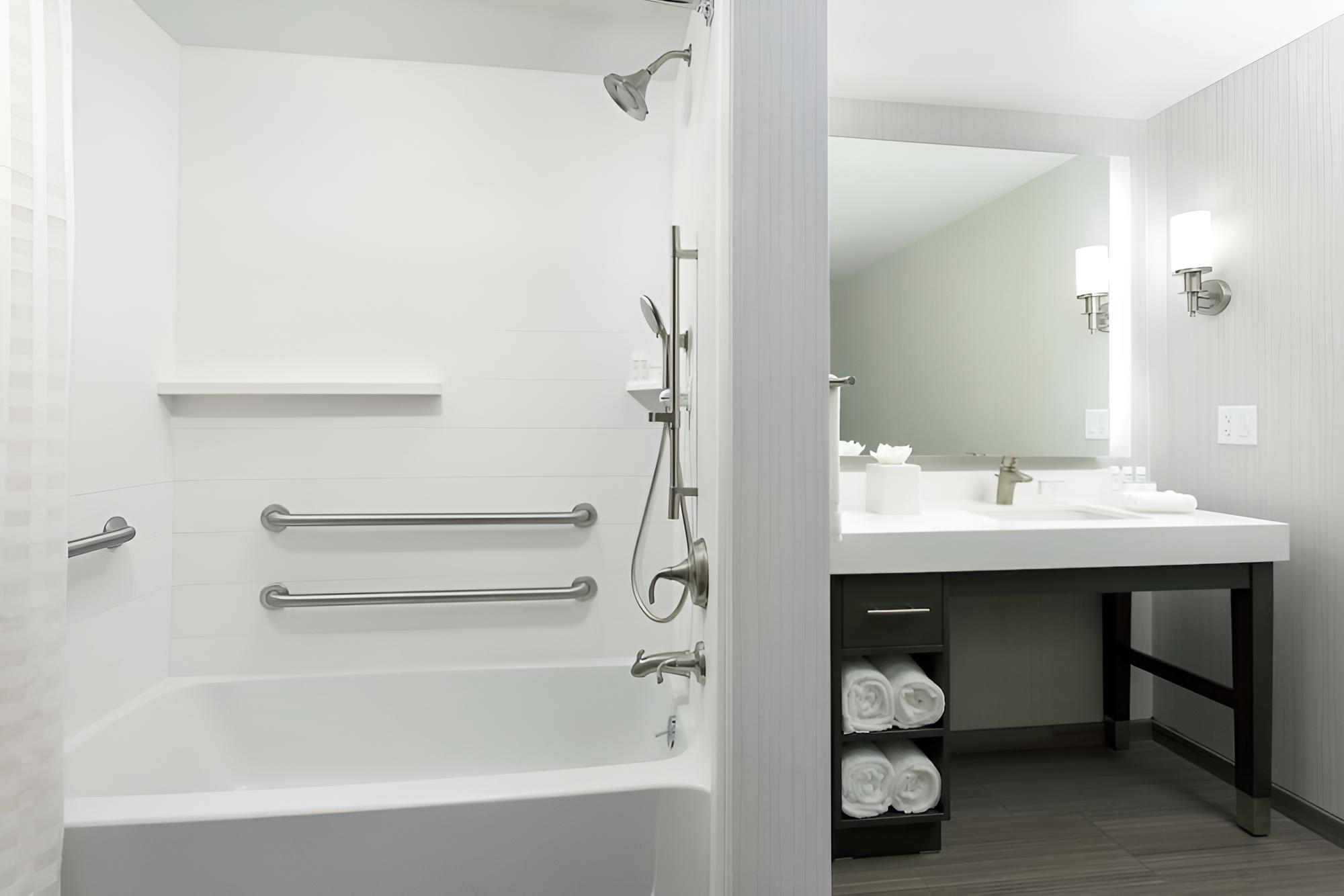 Suite, Multiple Beds, Accessible, Non Smoking (Hearing)