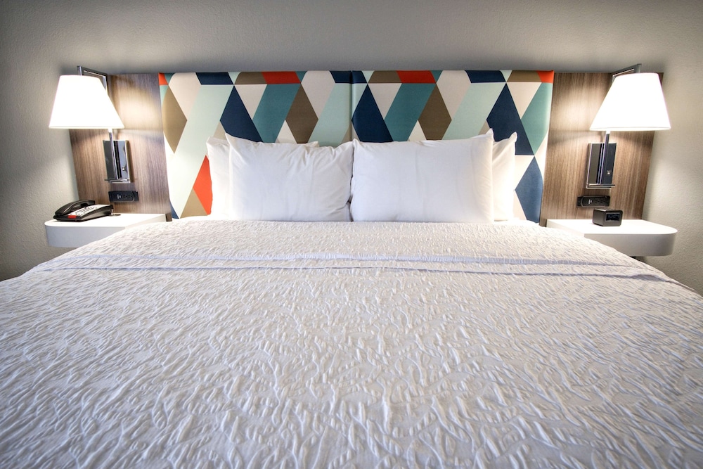 Room, 1 King Bed, Non Smoking - Photo 3