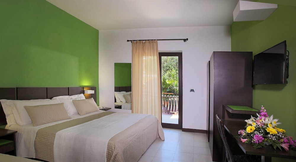 Double Room, Balcony, Garden View - Photo 4
