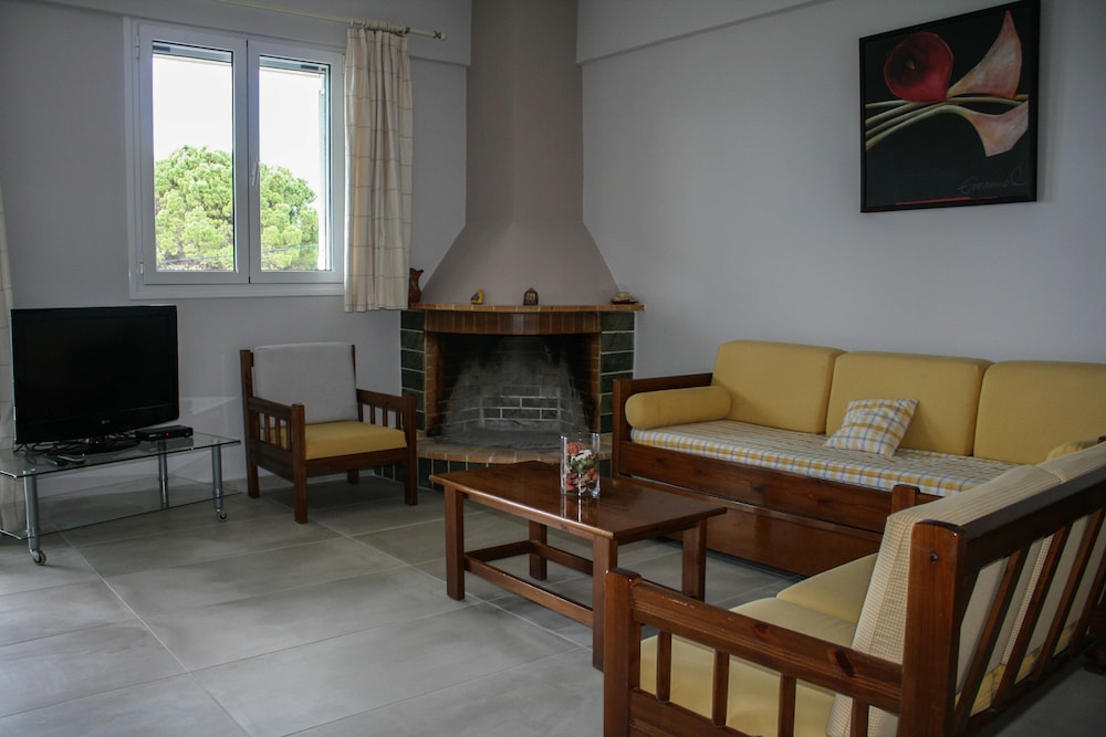Deluxe Apartment, 2 Bedrooms, Balcony, Sea View photo 3