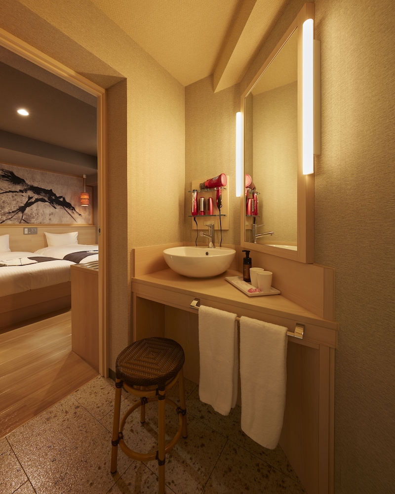[Non-Smoking] Comfort Twin Room with Shower Booth (2 Single Beds) thumbnail 5