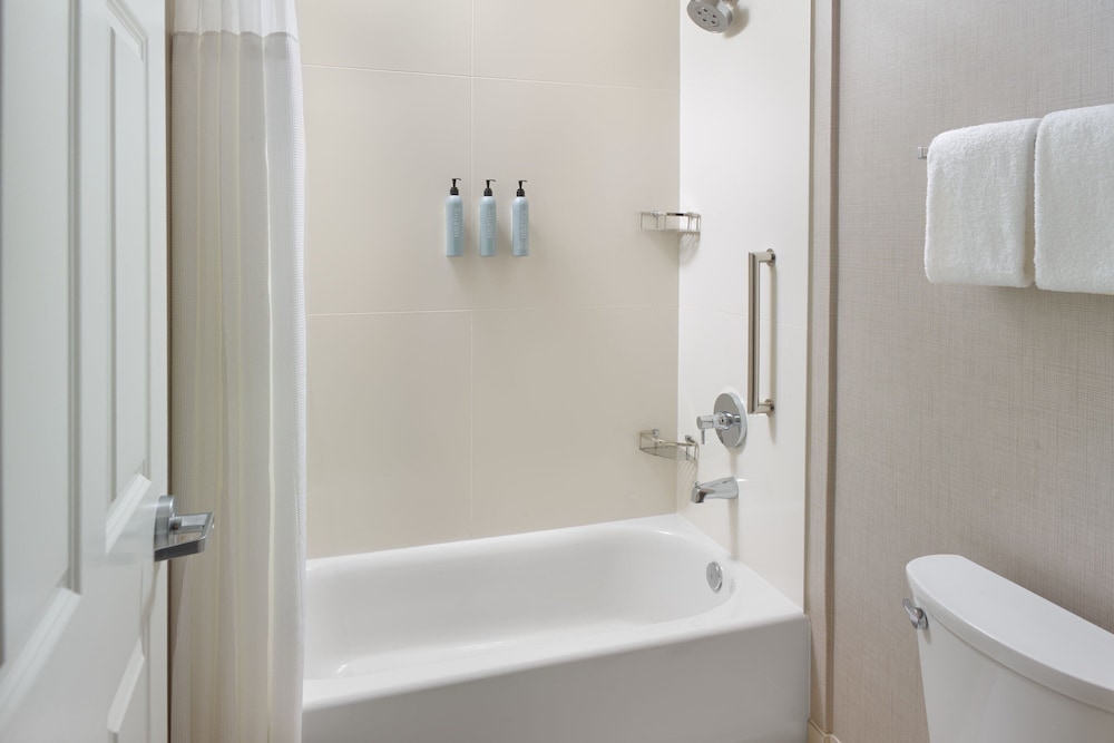 Suite, 1 Bedroom - Photo 12