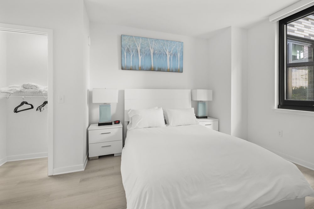Luxury Apartment, 2 Bedrooms, Balcony (Room décor/layout/colors vary by unit) - Photo 3
