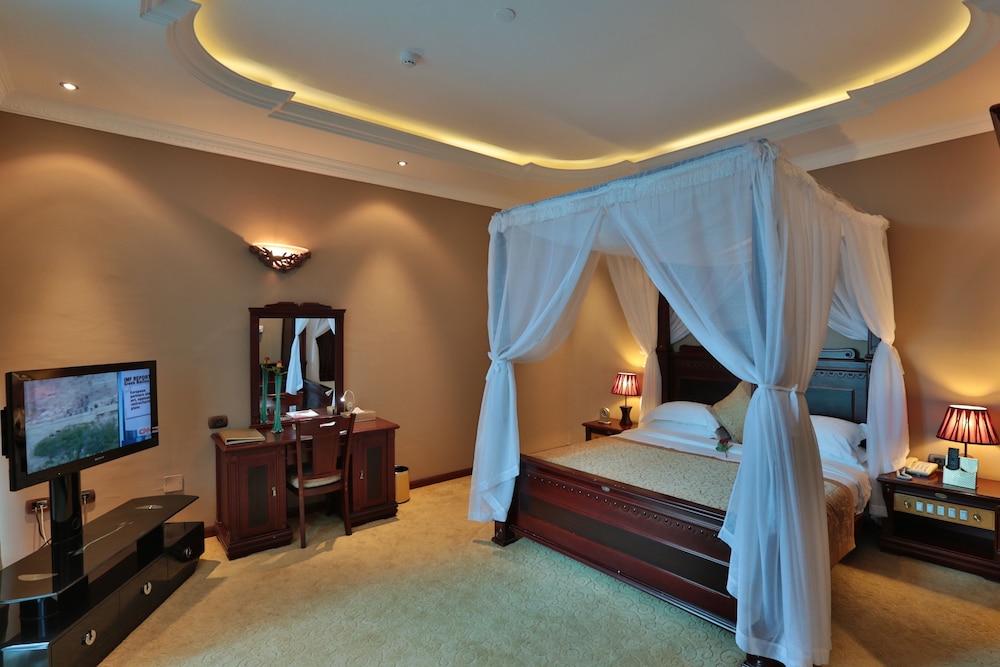Royal Room photo 2