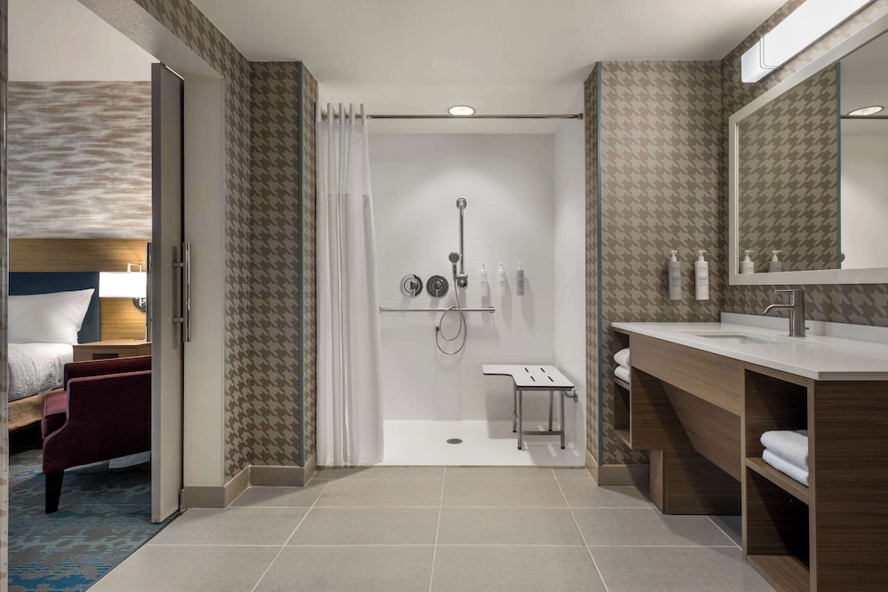 Room, 1 Bedroom, Accessible (Mobility & Hearing, Roll-in Shower)