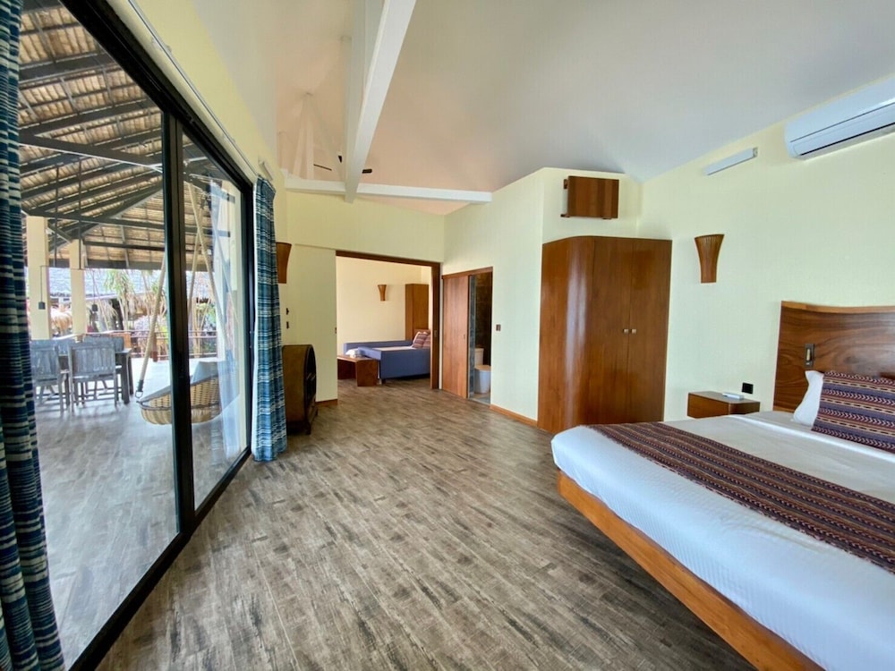 Beachfront 2 bedroom villa - Photo 1