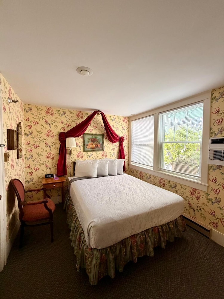 Historic Room, One Queen Bed Patio View photo 1