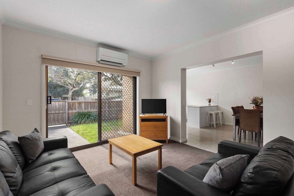 Standard Apartment, 2 Bedrooms, Non Smoking, Kitchen (Living Room) - Photo 5
