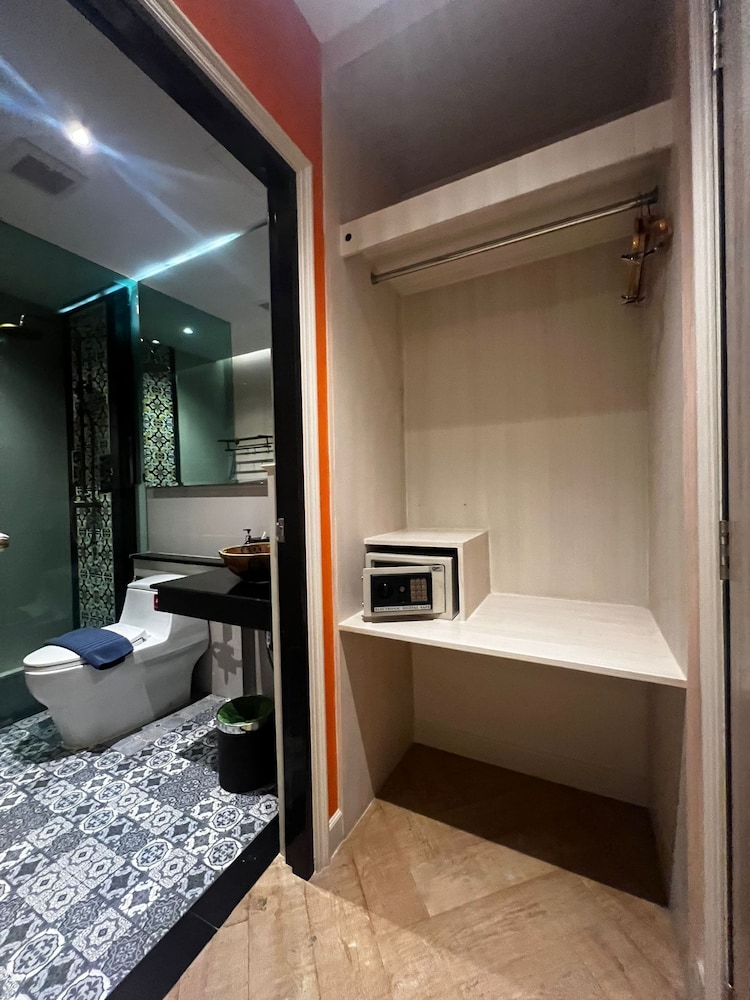 Deluxe Double Room - Photo 9