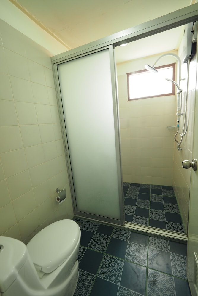 Mixed Dormitory With Shared Bathroom photo 3