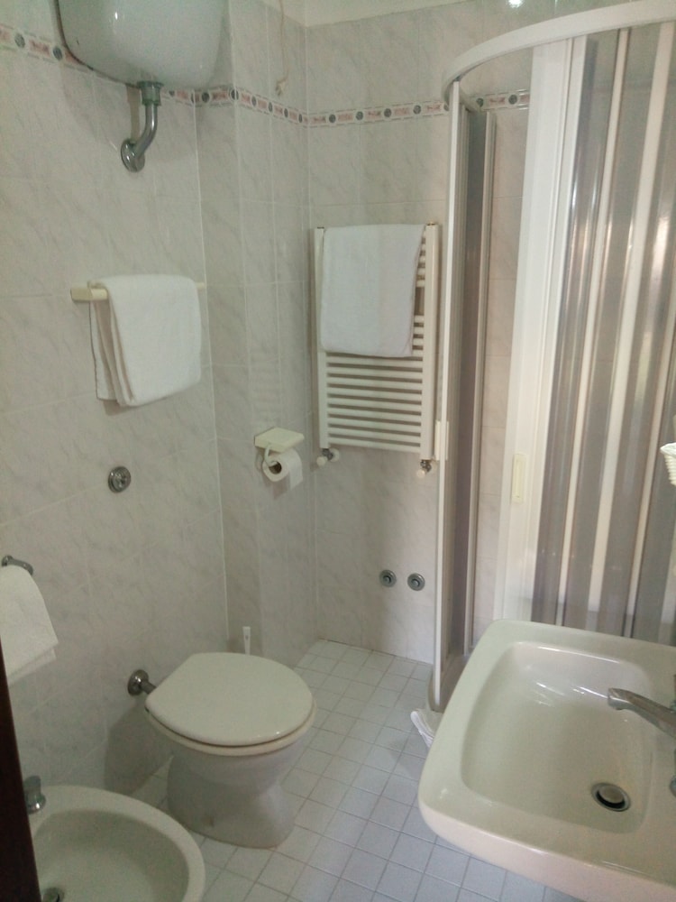 Single Room photo 3