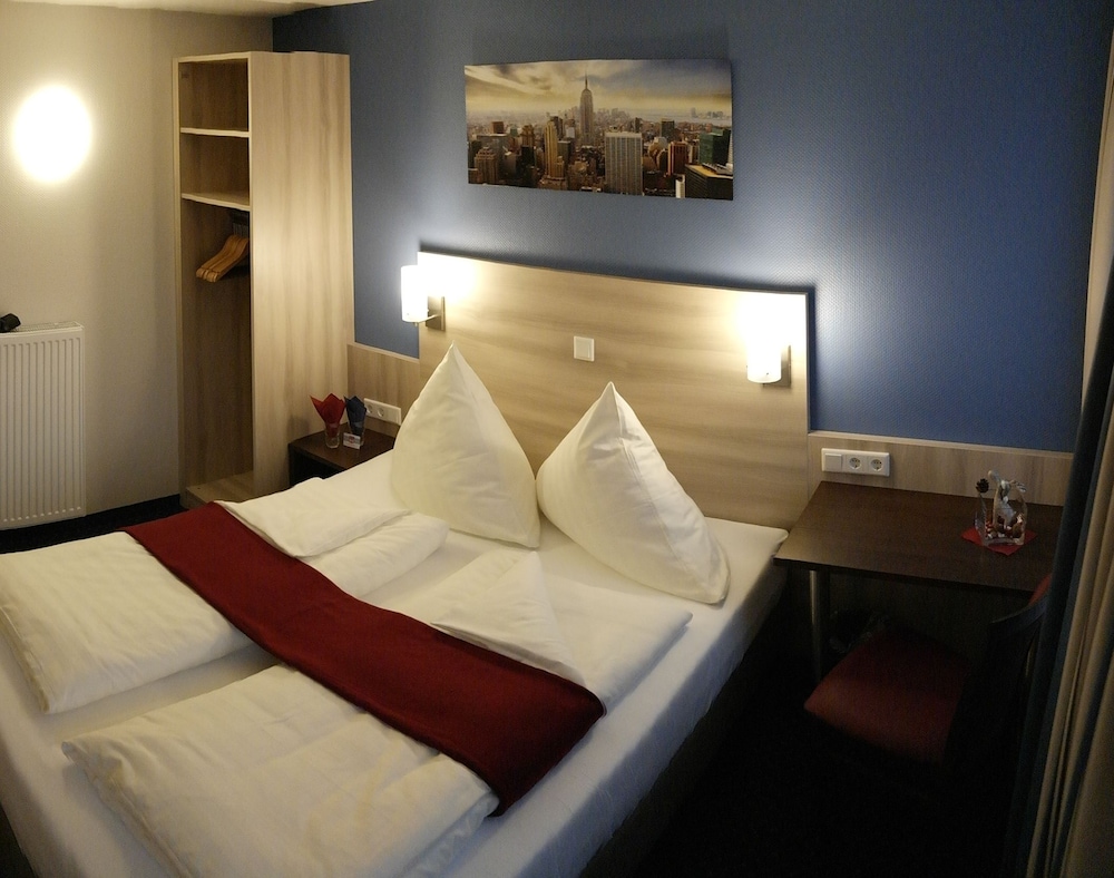 Business Double Room, 1 King Bed, Non Smoking photo 2