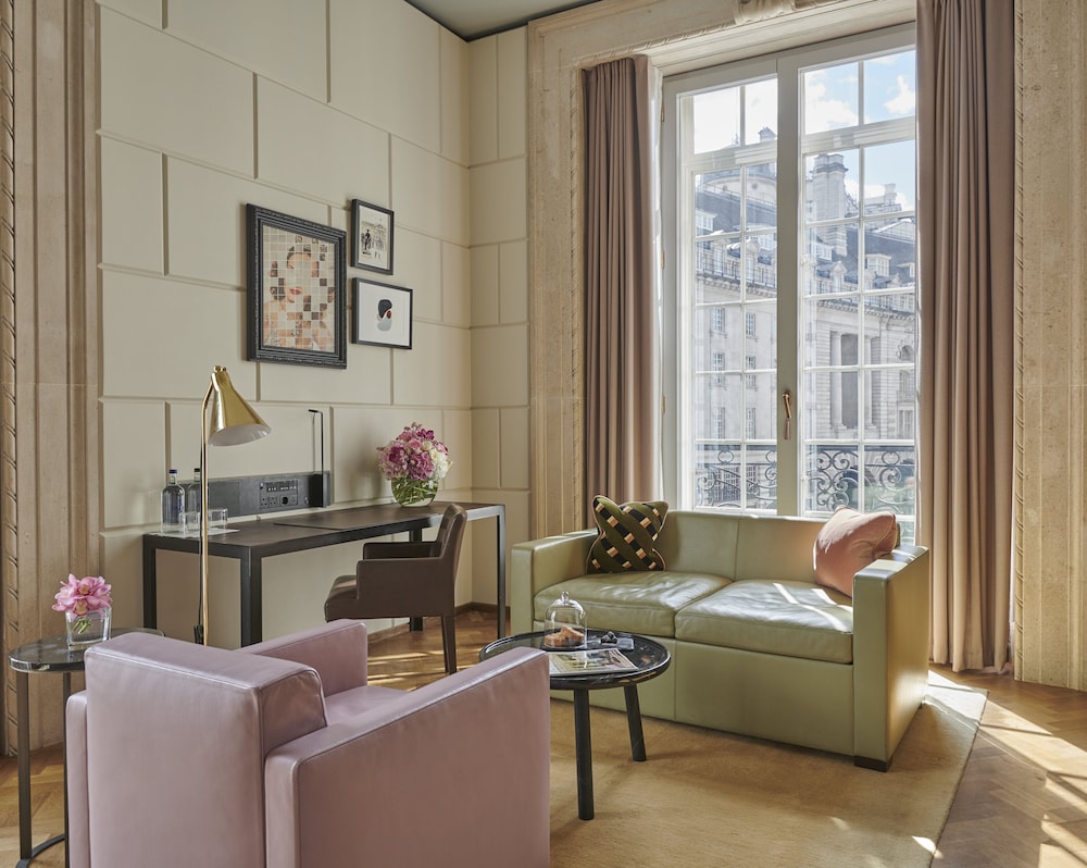Suite (Westminster)