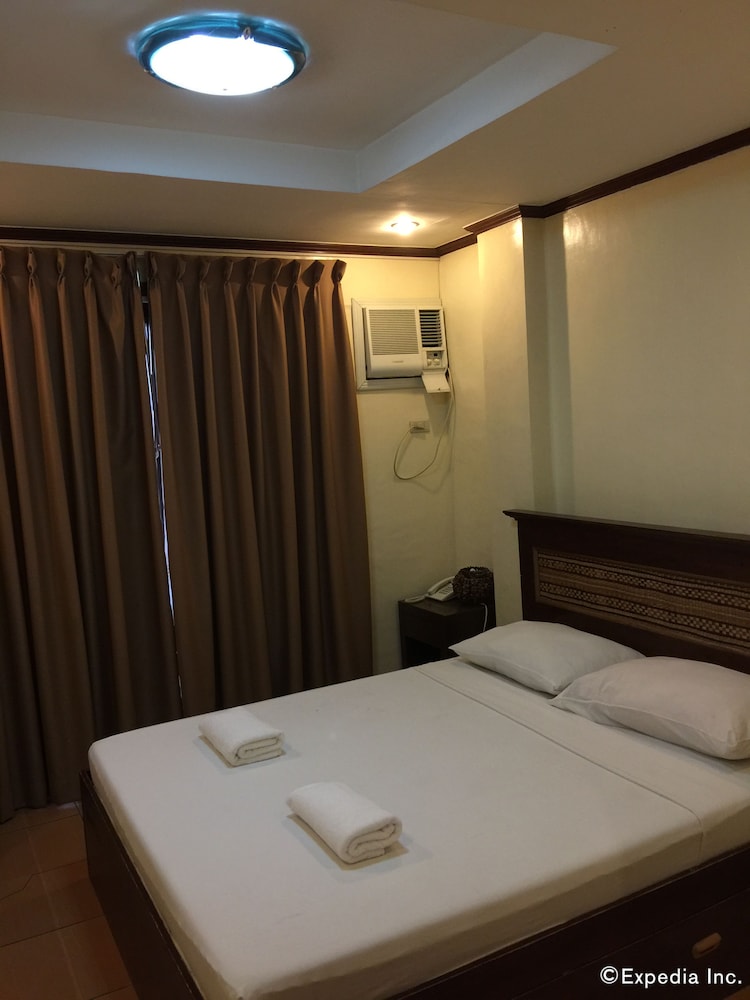 Queen Room photo 1