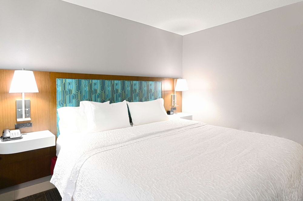 Superior Room, 1 King Bed, Accessible, Non Smoking - Photo 4