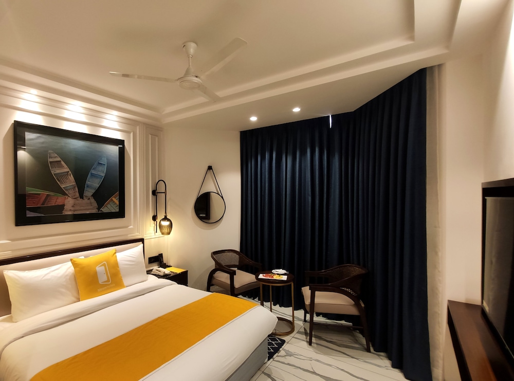 Deluxe King Room - Photo 6