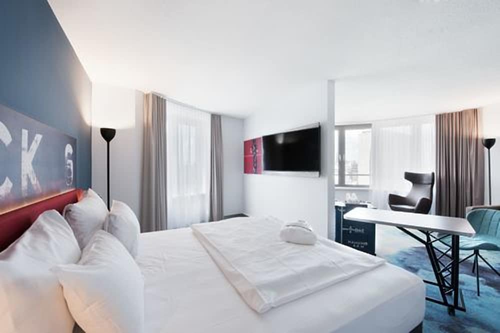 Junior Suite, 1 Double Bed with Sofa bed photo 3