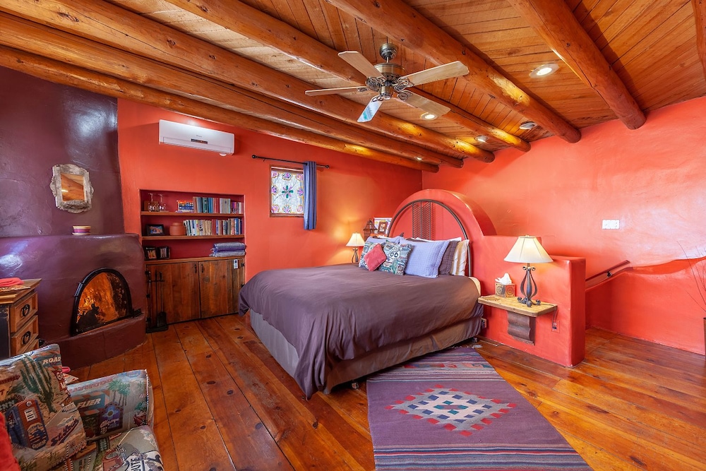 Panoramic Suite, 1 King Bed, Balcony, Mountain View photo 1