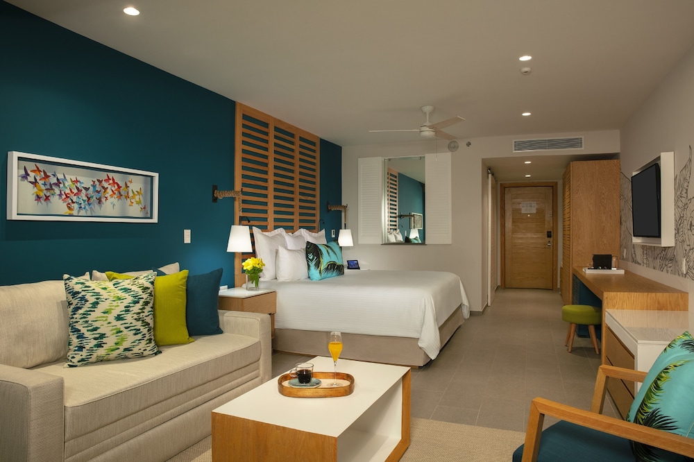 Junior Suite Partial Ocean View King