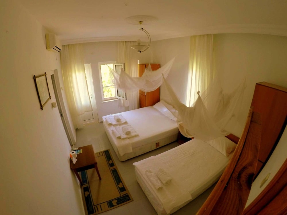 Standard Triple Room - Photo 8