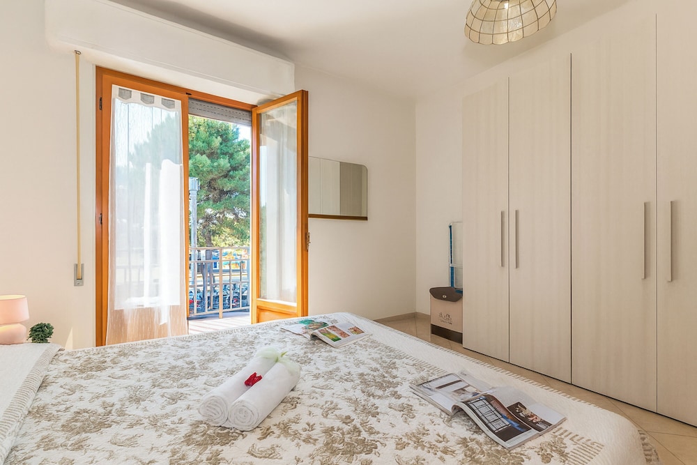 Family Apartment, Multiple Bedrooms (Daniela 4 100m From Sea)