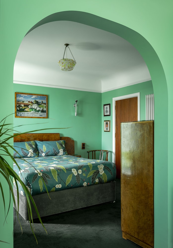 Baron & Lady Carson Suite