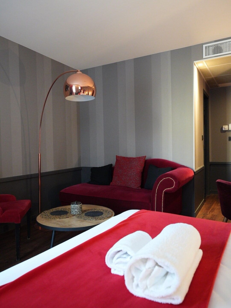 Premium Double Room - Photo 13