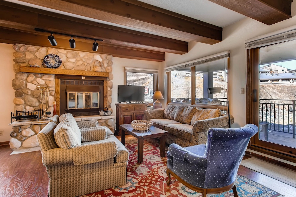 Condo, 2 Bedrooms
