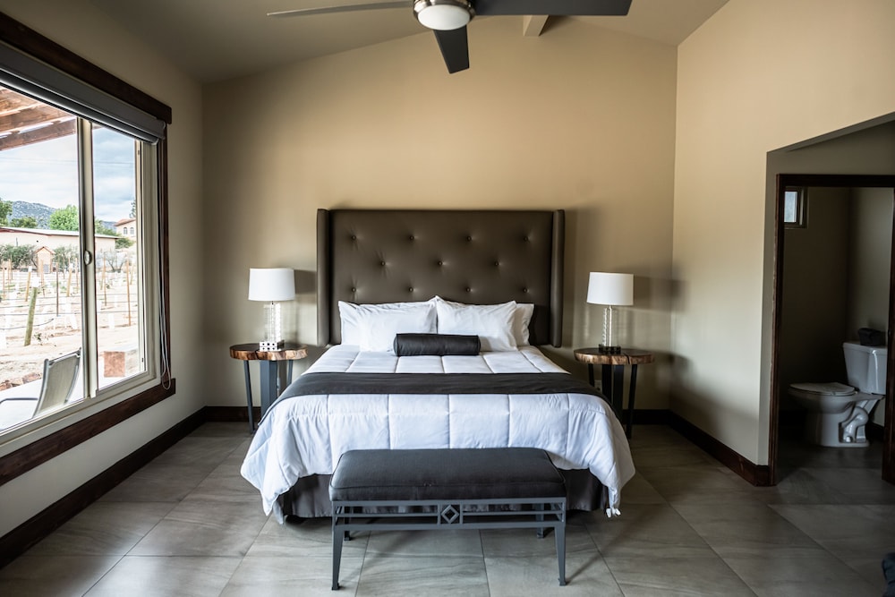 Luxury Room, 1 King Bed, Non Smoking, Villa Siena photo 3