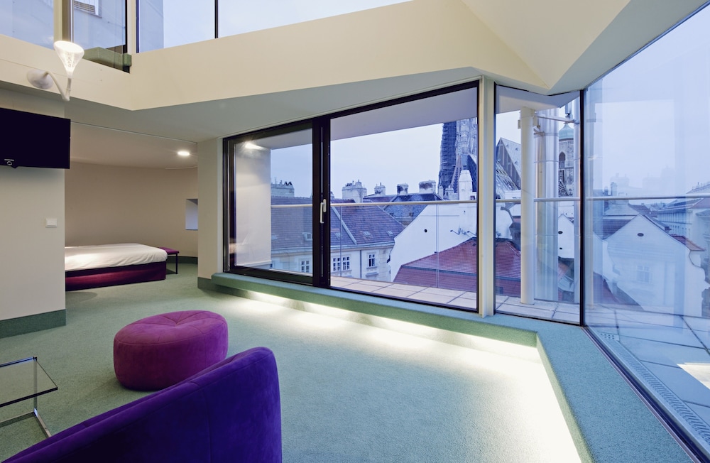 Studio Suite, City View (Penthouse)