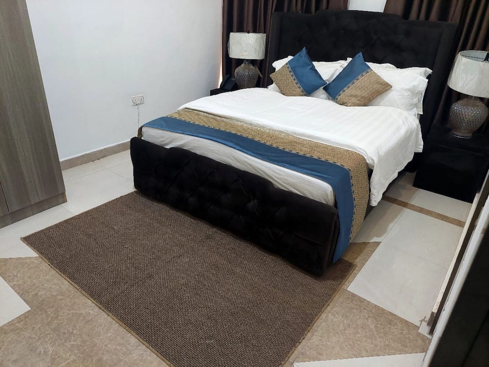 Suite, 1 King Bed with Sofa bed (Hearing Accessible)