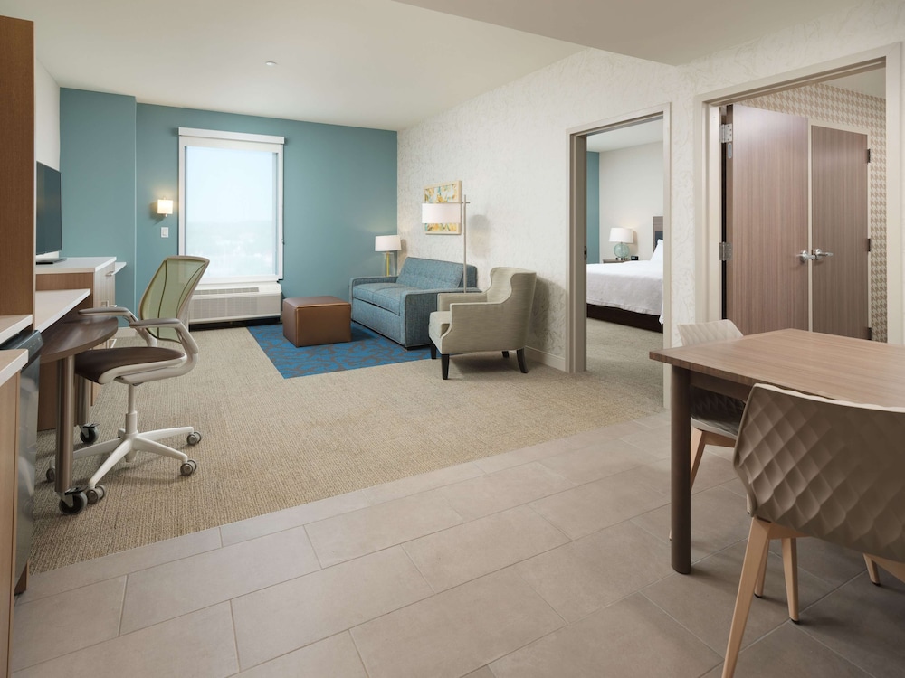 Suite, 1 King Bed, Accessible (Hearing) - Photo 3