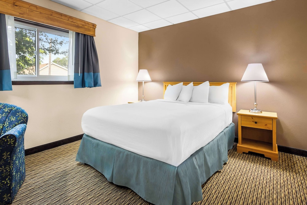 Suite, Multiple Beds, Refrigerator & Microwave, Ground Floor photo 2