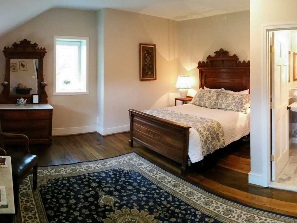 Suite, Ensuite (The Provence Suite) photo 1