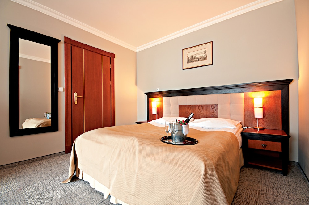 Standard Double or Twin Room photo 3